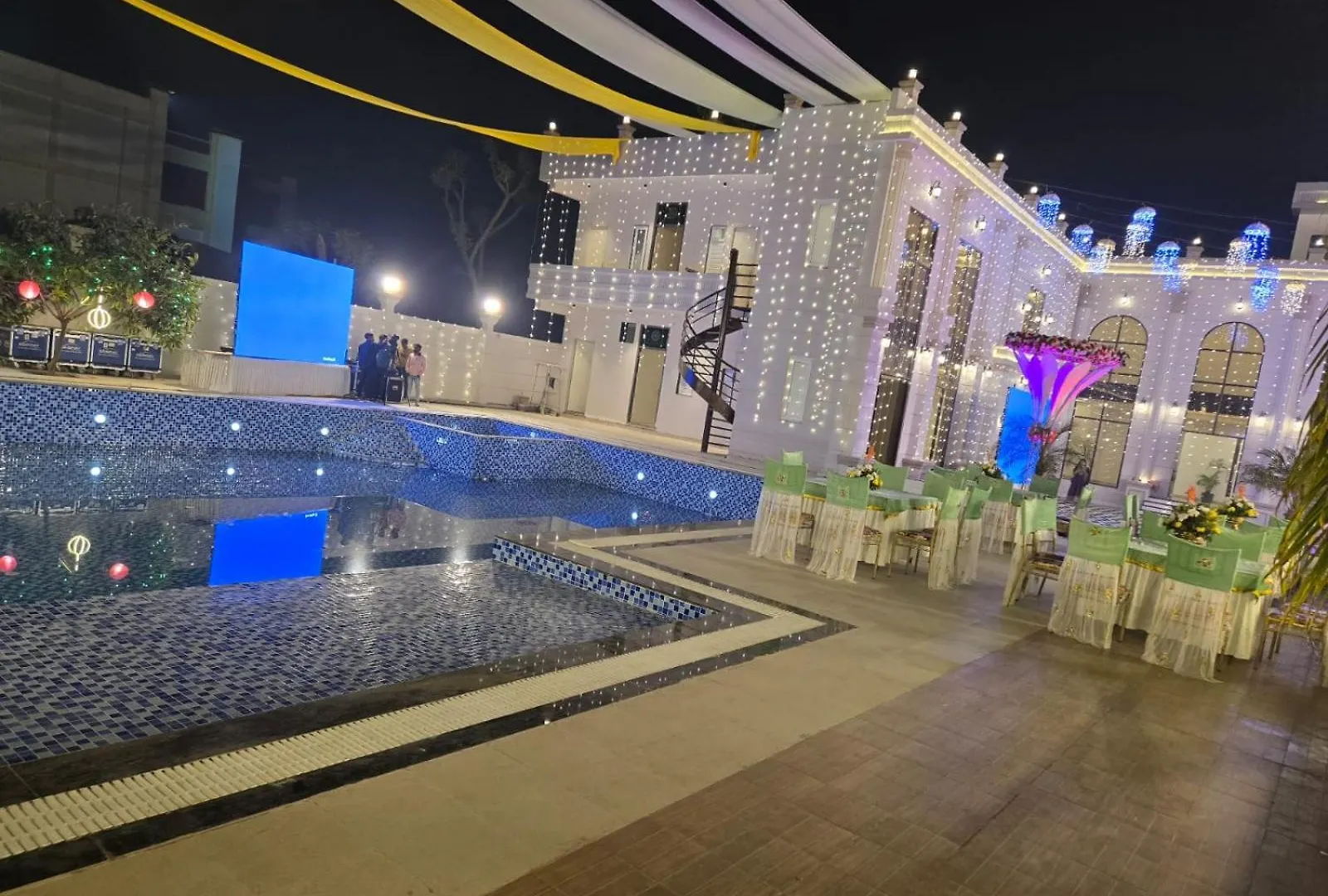 Hotel Divine Banaras By Resort Varanasi