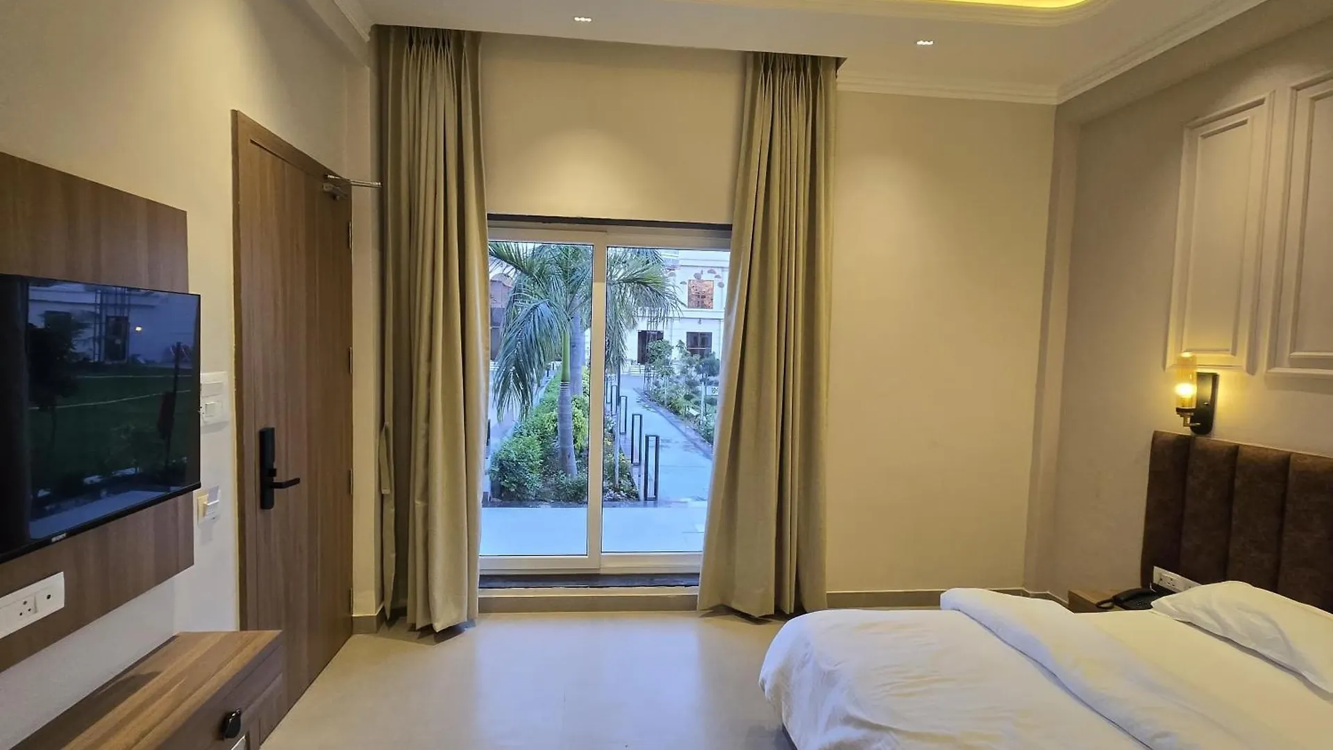 Hotel Divine Banaras By Resort Varanasi