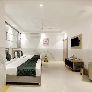 Hotel Delhi 37 By Star Group Near Delhi Airport 